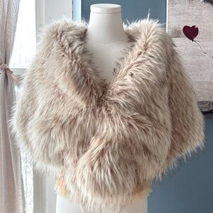Sissily Plush Faux Fur Capelet in Neutral Beige